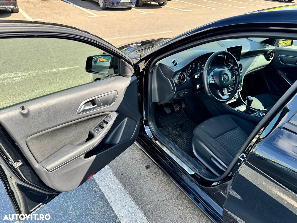 Mercedes-Benz EQA - 8