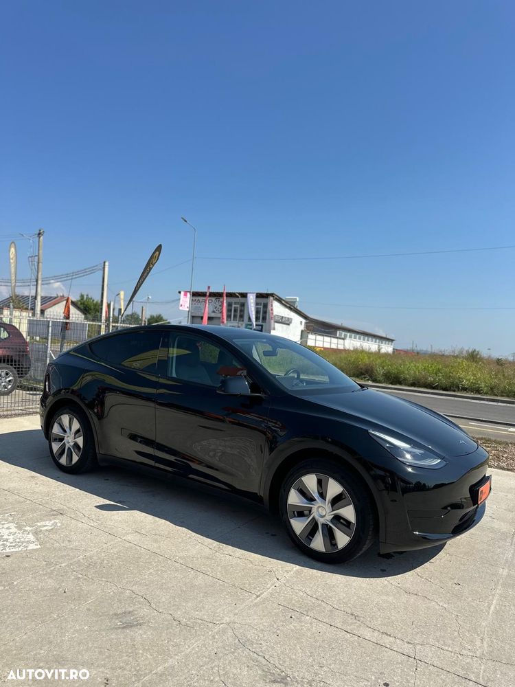 Tesla Model Y - 7