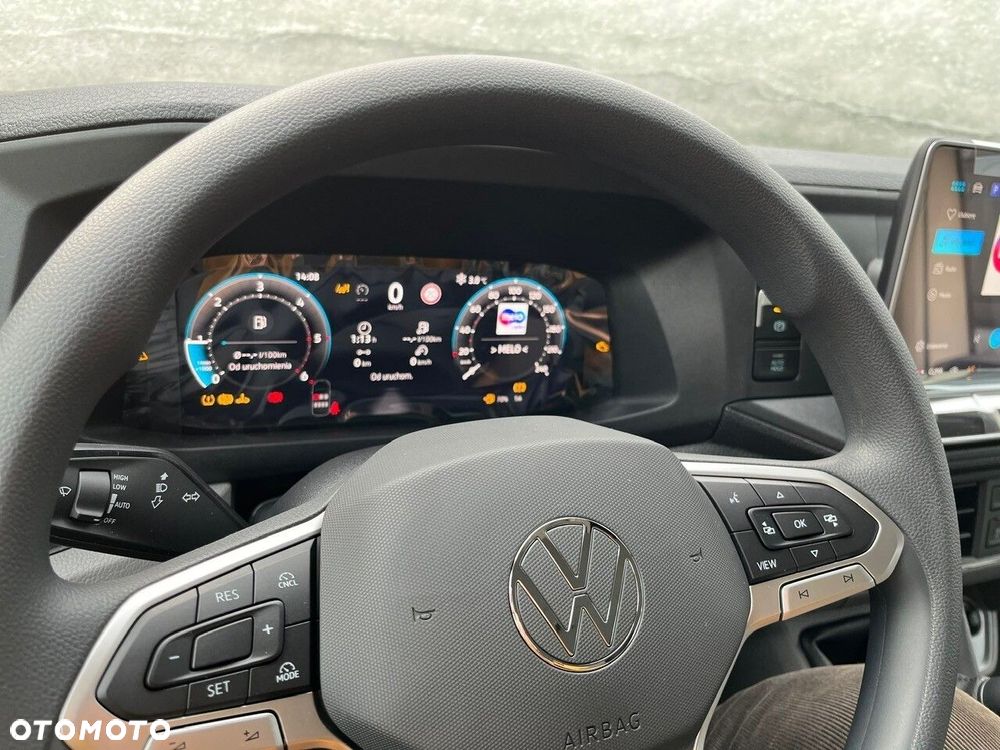 Volkswagen Crafter 35 Skrzyniowy z podwójną kabiną silnik: 2,0 l EU6 SCR 140 KM / skrzynia biegów: Przedni napęd manualna 6-biegowa rozstaw osi: 4490 mm - 9