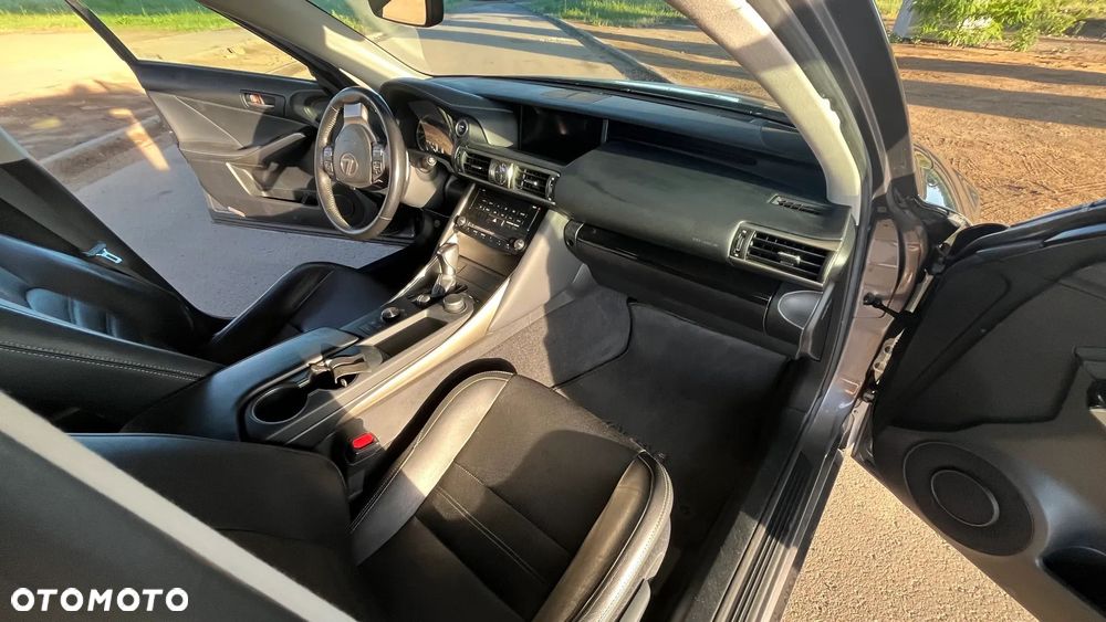 Lexus IS 300h Elegance - 5
