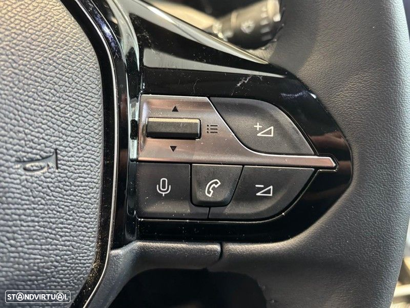 Peugeot 408 1.6 Hybrid Allure e-EAT8 - 18