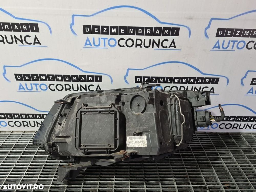 Far Dreapta AUDI Q5 2008 - 2012 SUV 4 Usi (1089) Fara xenon - 2