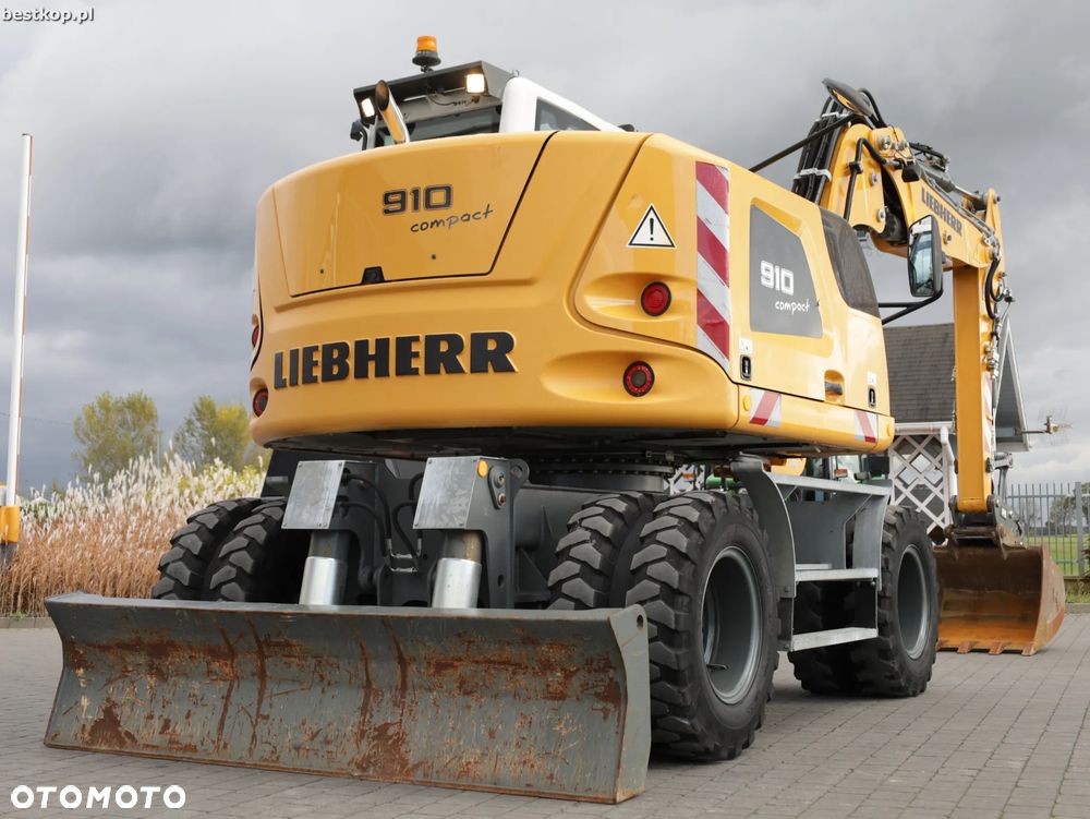Liebherr A910 Compact - 6