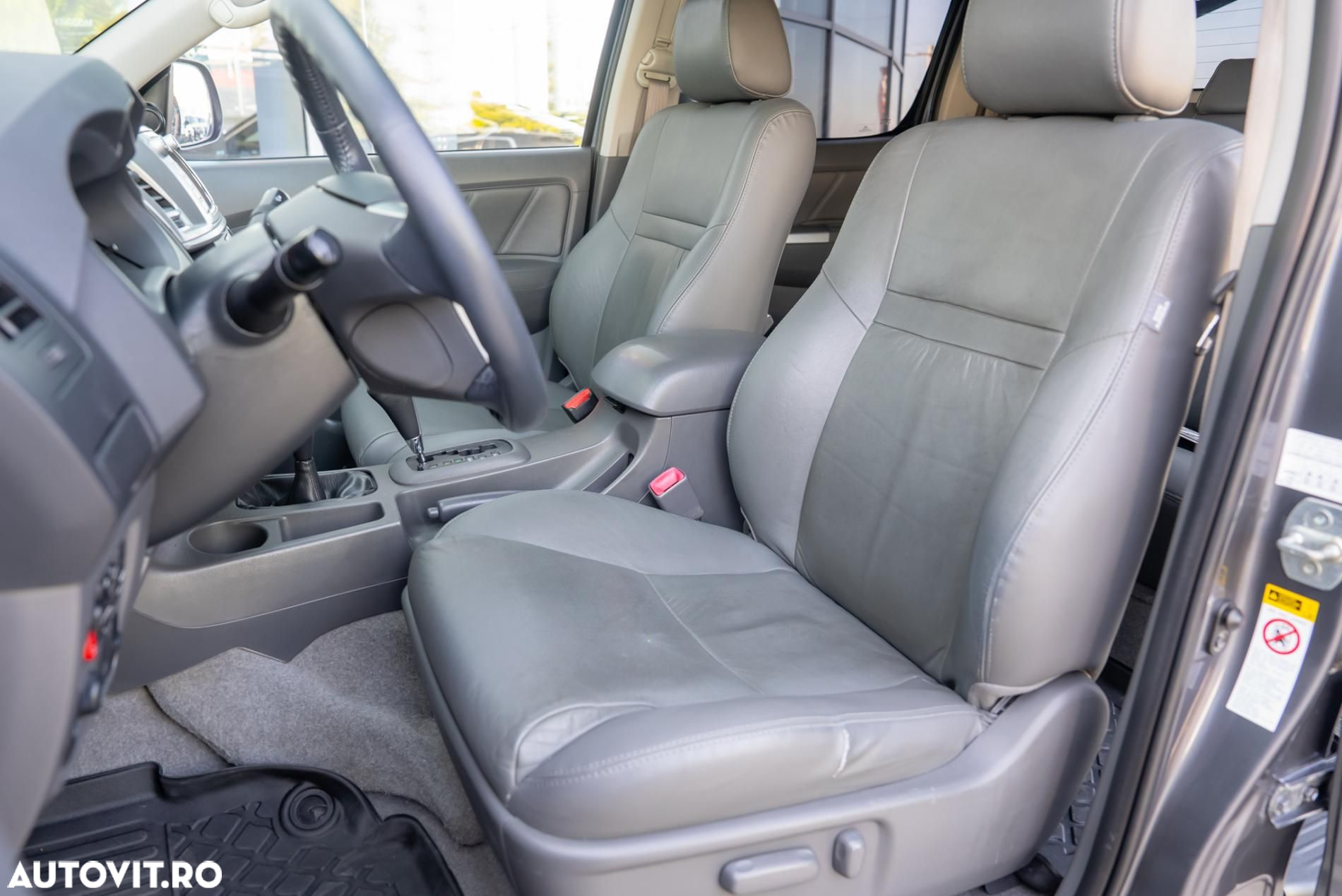 Toyota Hilux 4x4 Cabina Dubla Style+ Aut. - 6