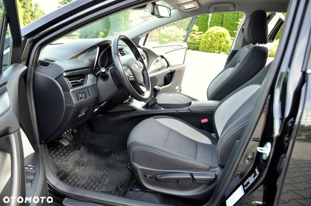 Toyota Avensis - 21