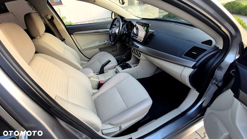 Mitsubishi Lancer 1.6 Invite - 30