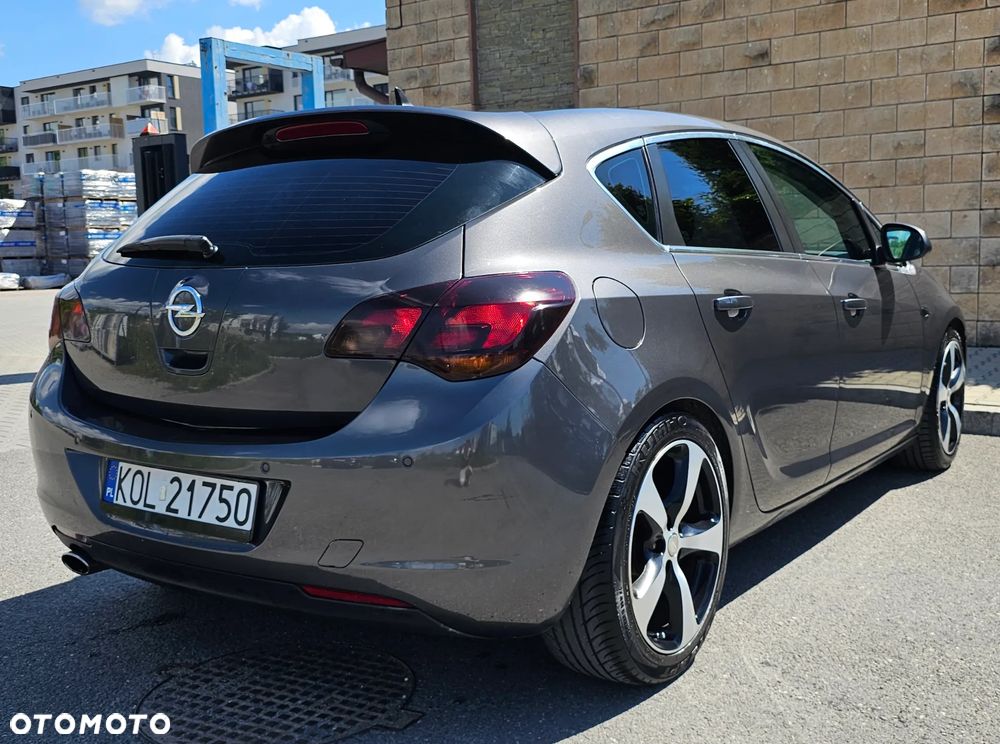 Opel Astra 1.6 T Cosmo - 4
