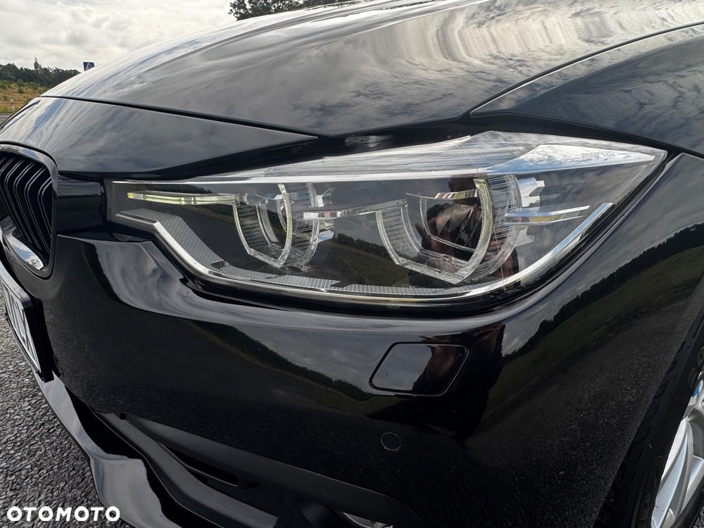 BMW Seria 3 320i - 25
