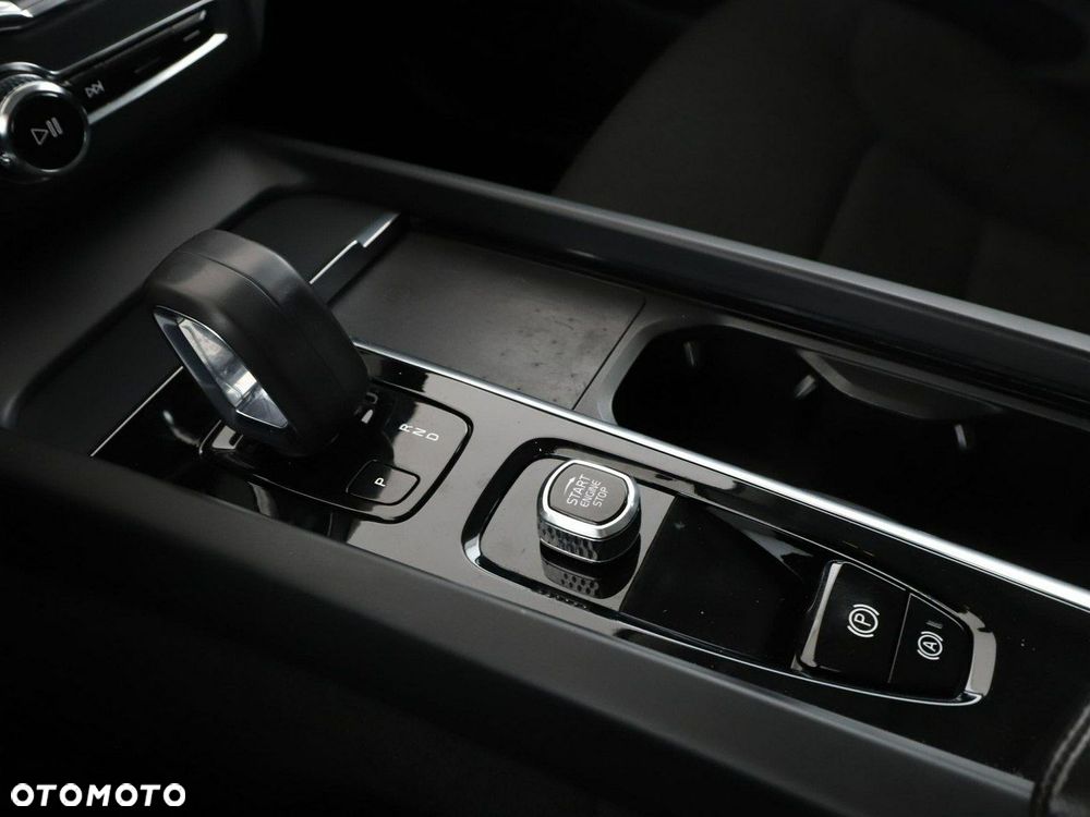 Volvo XC 60 B4 D AWD Geartronic Momentum - 29
