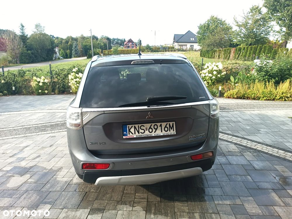 Mitsubishi Outlander Instyle NAVI + - 2