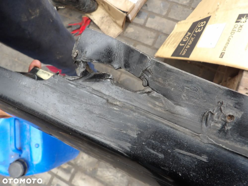 BMW - E87 - KOLOR 668/9 - LIFT - PROGI - PRAWY /LEWY - 7
