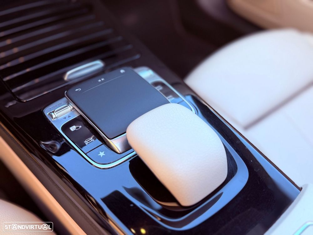 Mercedes-Benz CLA 180 7G-DCT Special Edition - 23