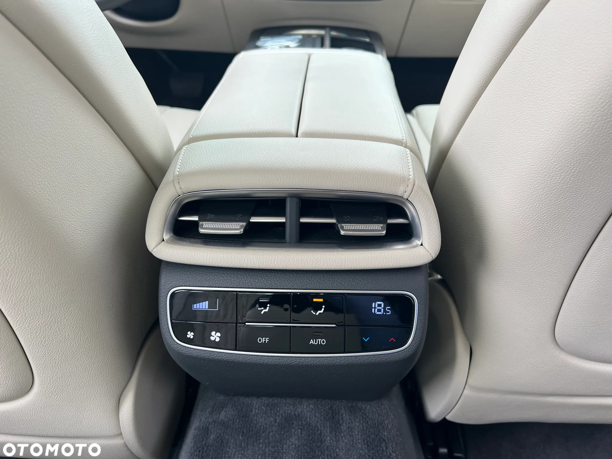 Genesis G80 2.5T AWD AT8 Luxury Line - 29