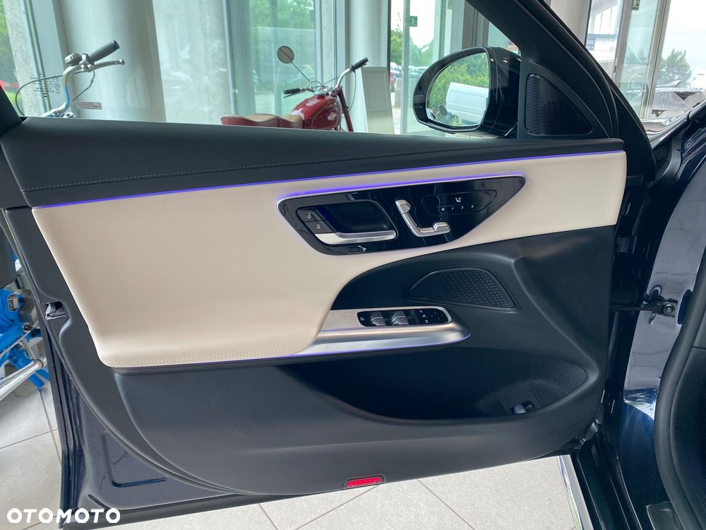 Mercedes-Benz Klasa E 220 d mHEV 4-Matic AMG 9G-Tronic - 22