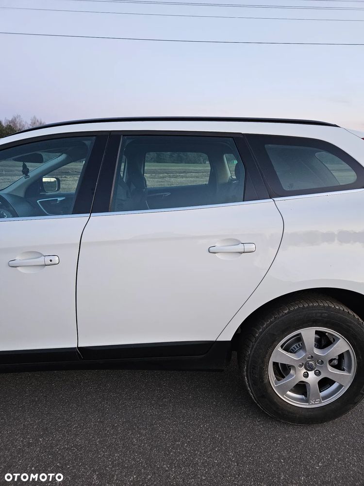 Volvo XC 60 D5 AWD Momentum - 8