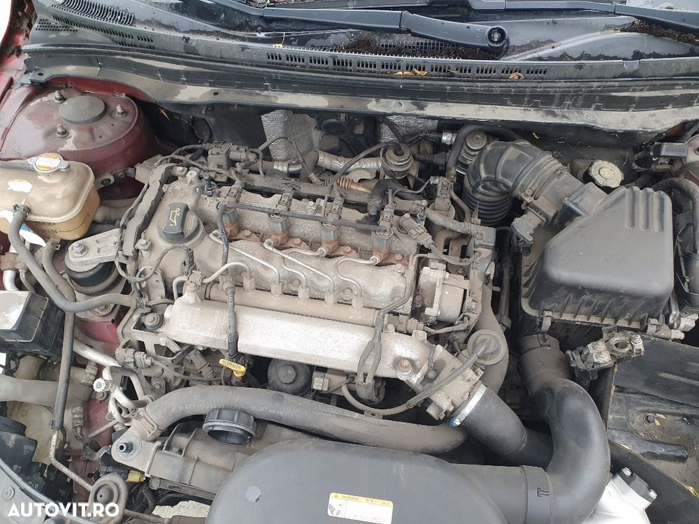 portiera usa stanga dreapta fata spate volan alternator electromotor compresor clima Hyundai i30 motor 1.6crdi dezmembrez - 6