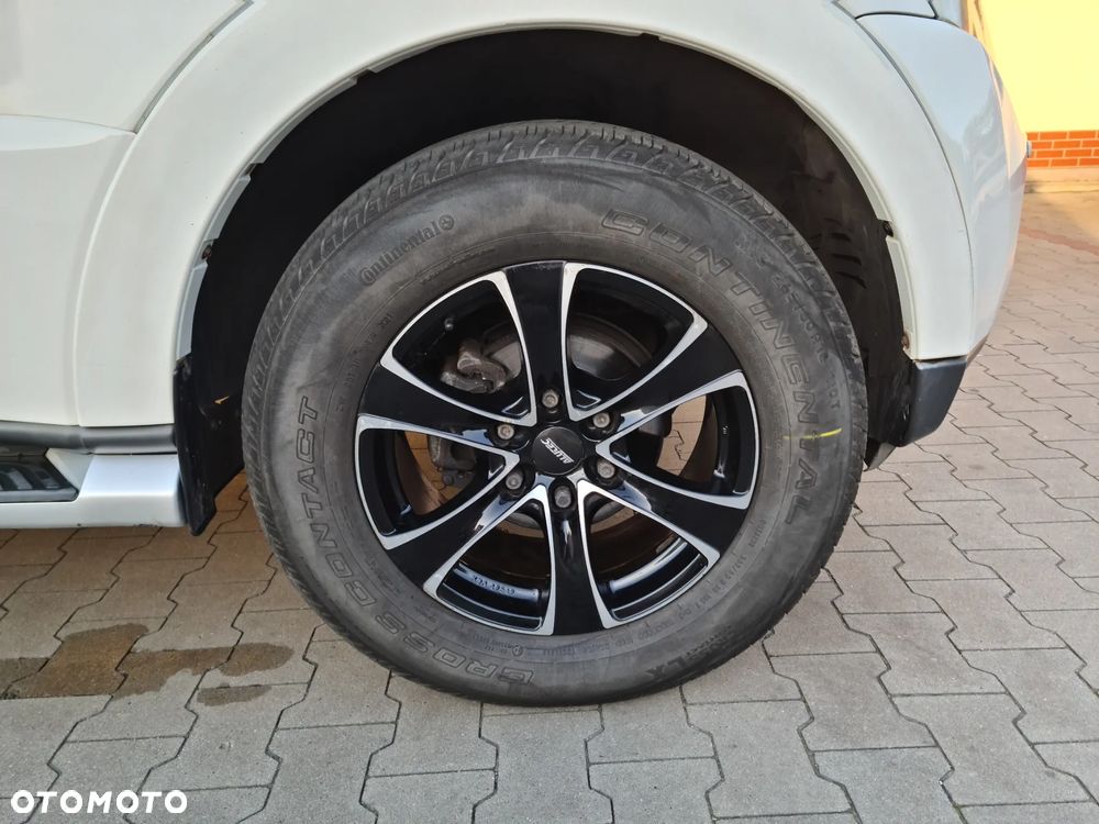Mitsubishi Pajero - 18