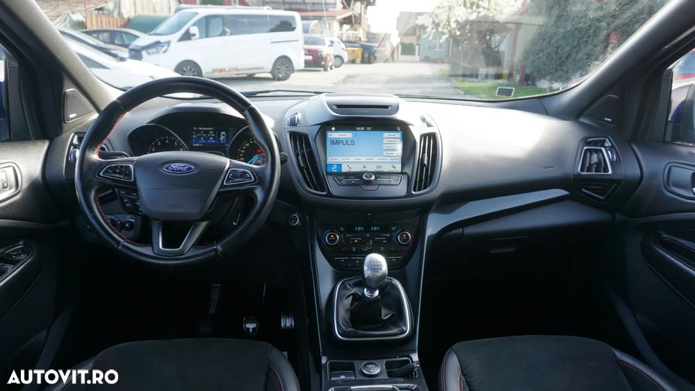 Ford Kuga 1.5 EcoBoost 2x4 ST-Line - 16
