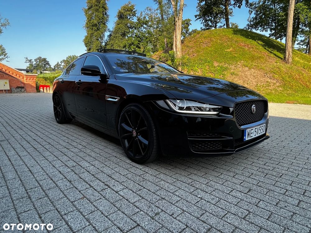 Jaguar XE 25t Prestige - 13