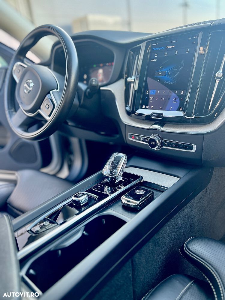 Volvo XC 60 T8 AWD Recharge Ultimate Dark - 9