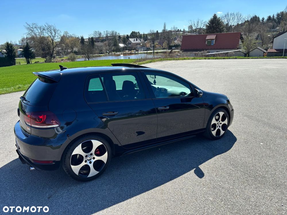 Volkswagen Golf - 2