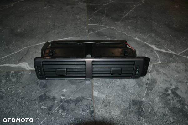 AUDI A6 C5 KRATKA NAWIEWU ŚRODKOWA 4B1820951