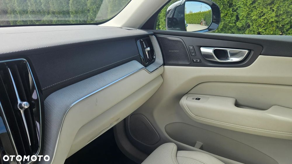 Volvo XC 60 B5 B AWD Ultra Dark - 34