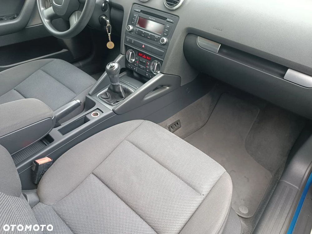 Audi A3 Sportback 1.6 TDI DPF Ambiente - 13