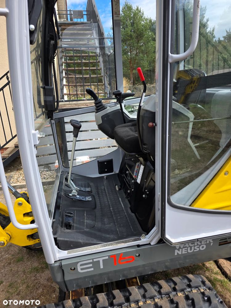 Wacker Neuson ET16 2023, stan idealny, niski przebieg 400mtg, szybkozłącze hydrauliczne, 3 x łyżka - 12