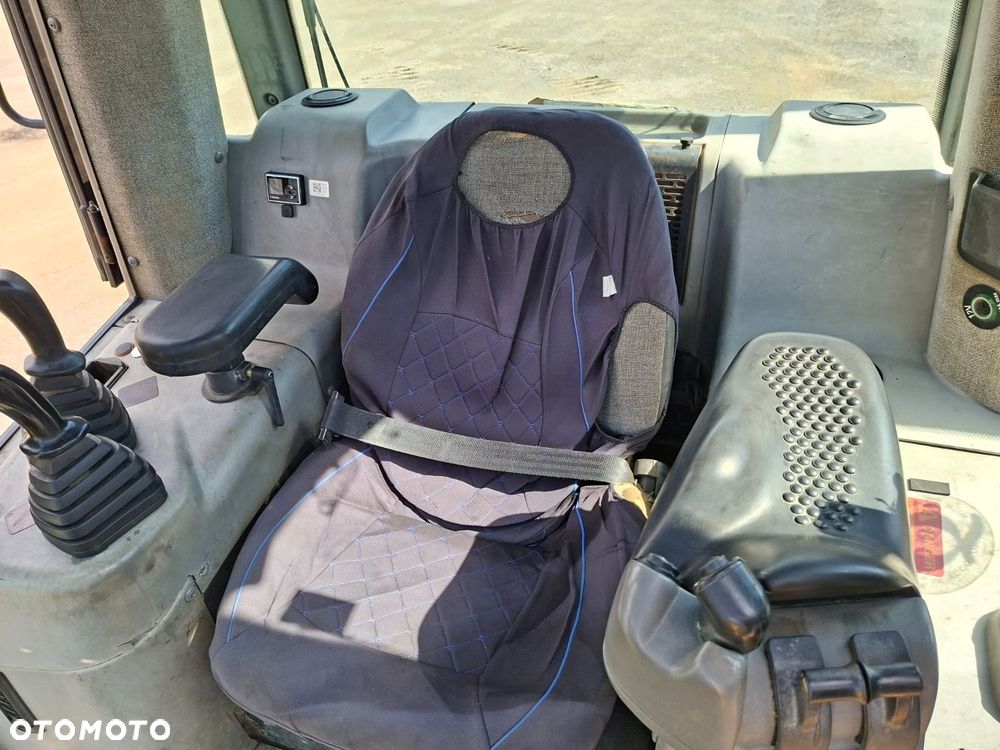 New Holland D 150 - 16