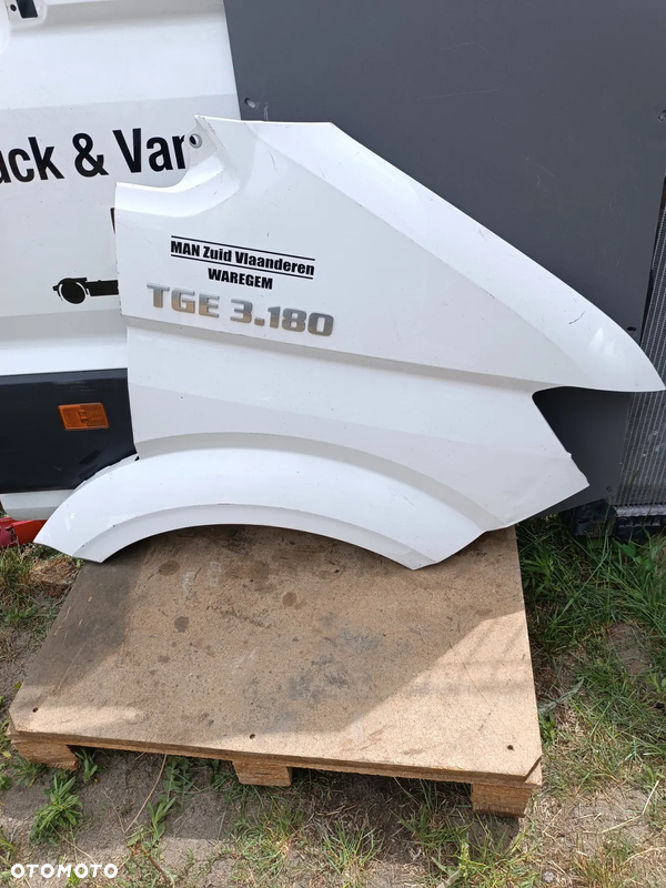 BŁOTNIK PRZEDNI PRAWY VW CRAFTER II 7C MAN TGE 7C0821106B