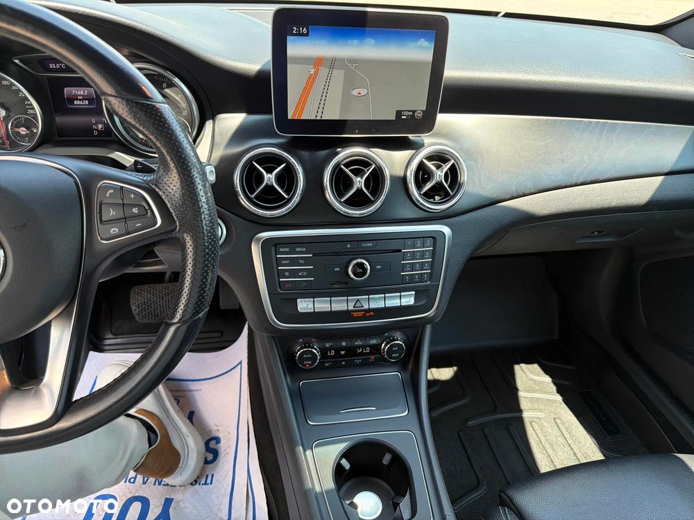 Mercedes-Benz CLA 250 4-Matic AMG Line - 8