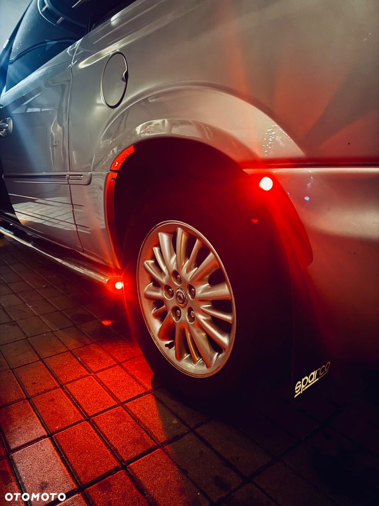 Chrysler Grand Voyager - 24