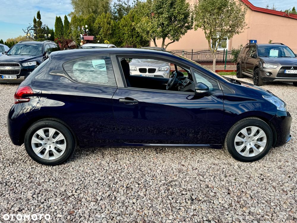 Peugeot 208 - 12