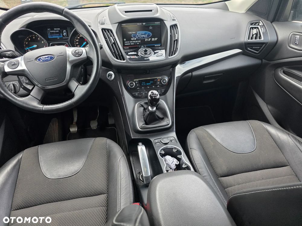 Ford Kuga 1.5 EcoBoost 2x4 Titanium - 10