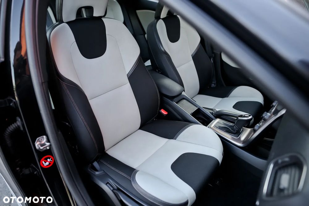 Volvo V40 Cross Country D3 Geartronic Momentum - 26