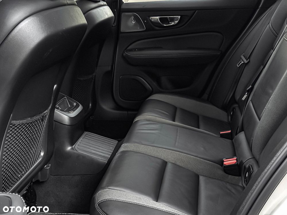 Volvo V60 T8 AWD Recharge Geartronic RDesign - 31