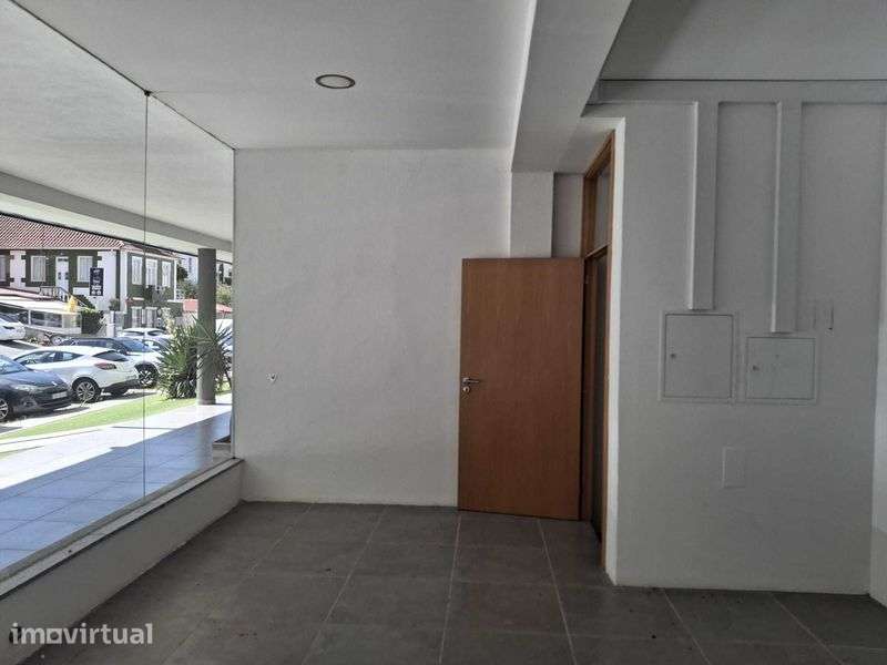Loja com 8 gabinetes e arrecadação com 100m Penafiel - Grande imagem: 4/12
