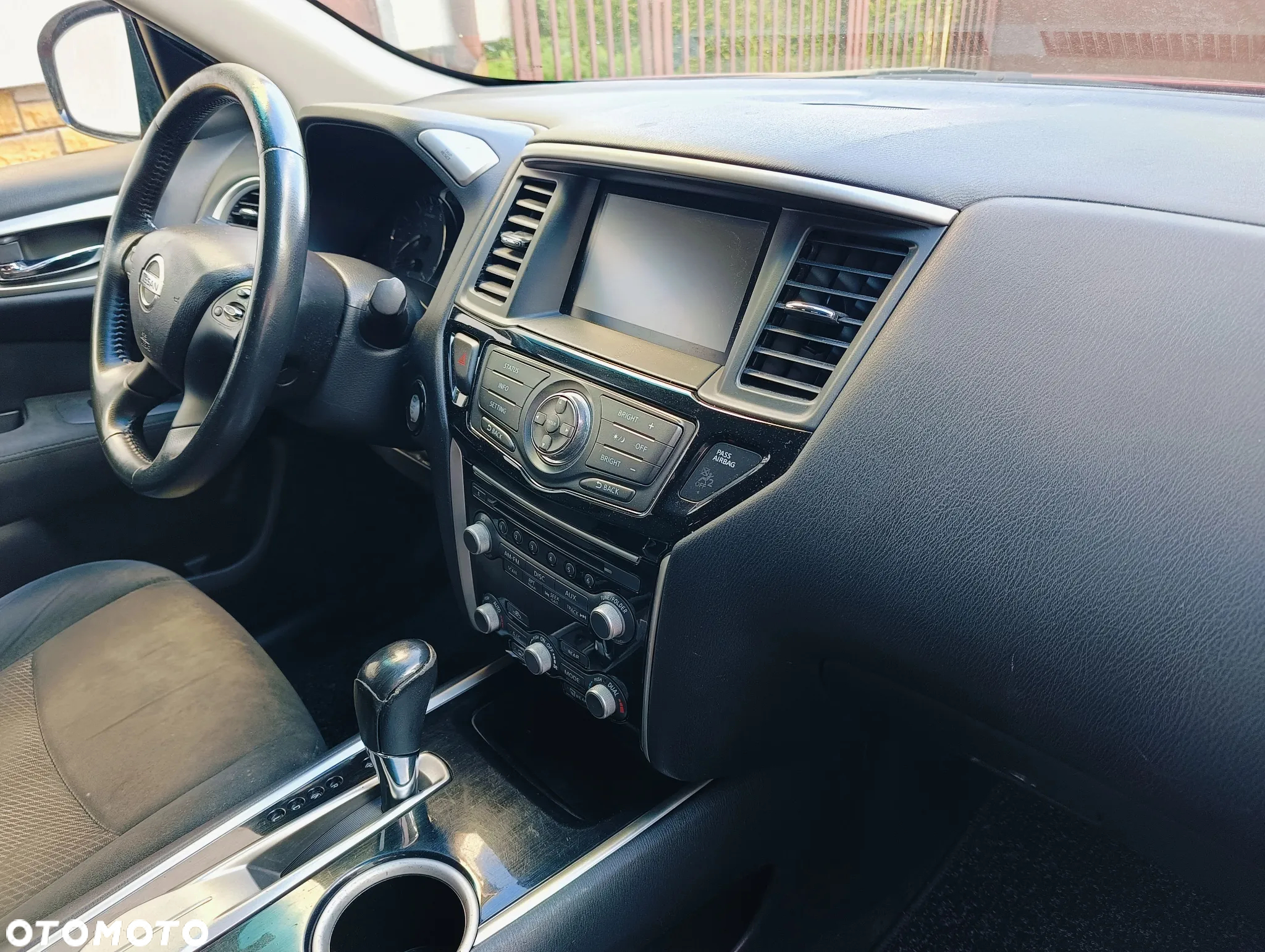 Nissan Pathfinder - 30