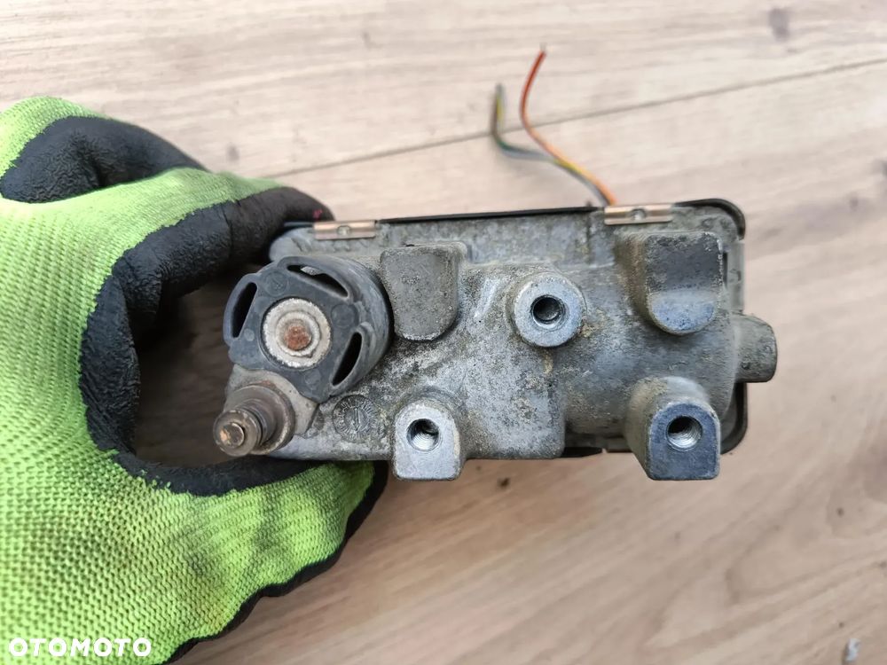 MERCEDES W211 W221 W164 4.0 V8 CDI NASTAWNIK STEROWNIK TURBOSPRĘŻARKI TURBO LEWY PRAWY G-67 G-68 - 8