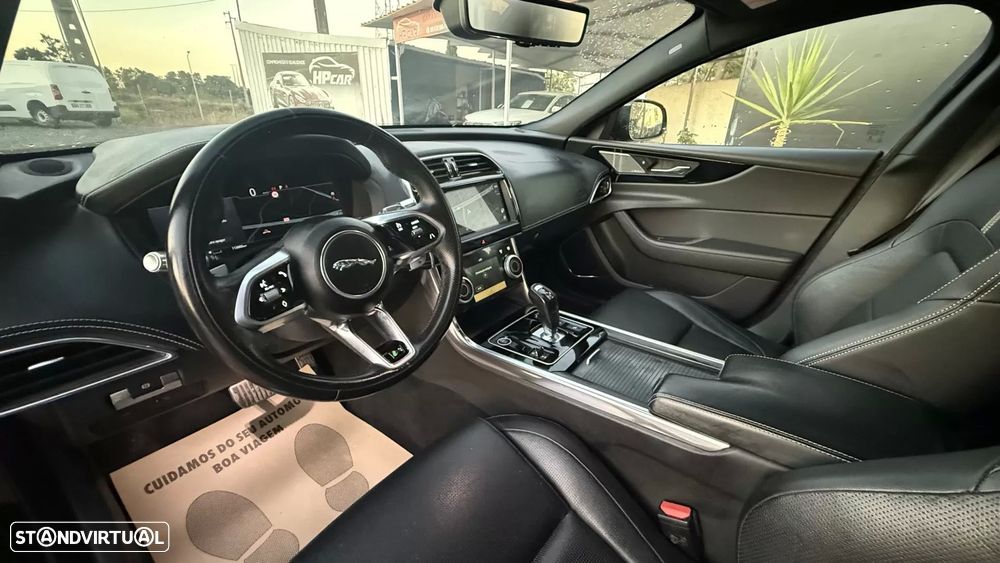 Jaguar XE 2.0 D200 R-Dynamic S - 40