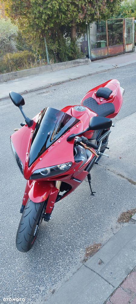 Yamaha R1 - 8