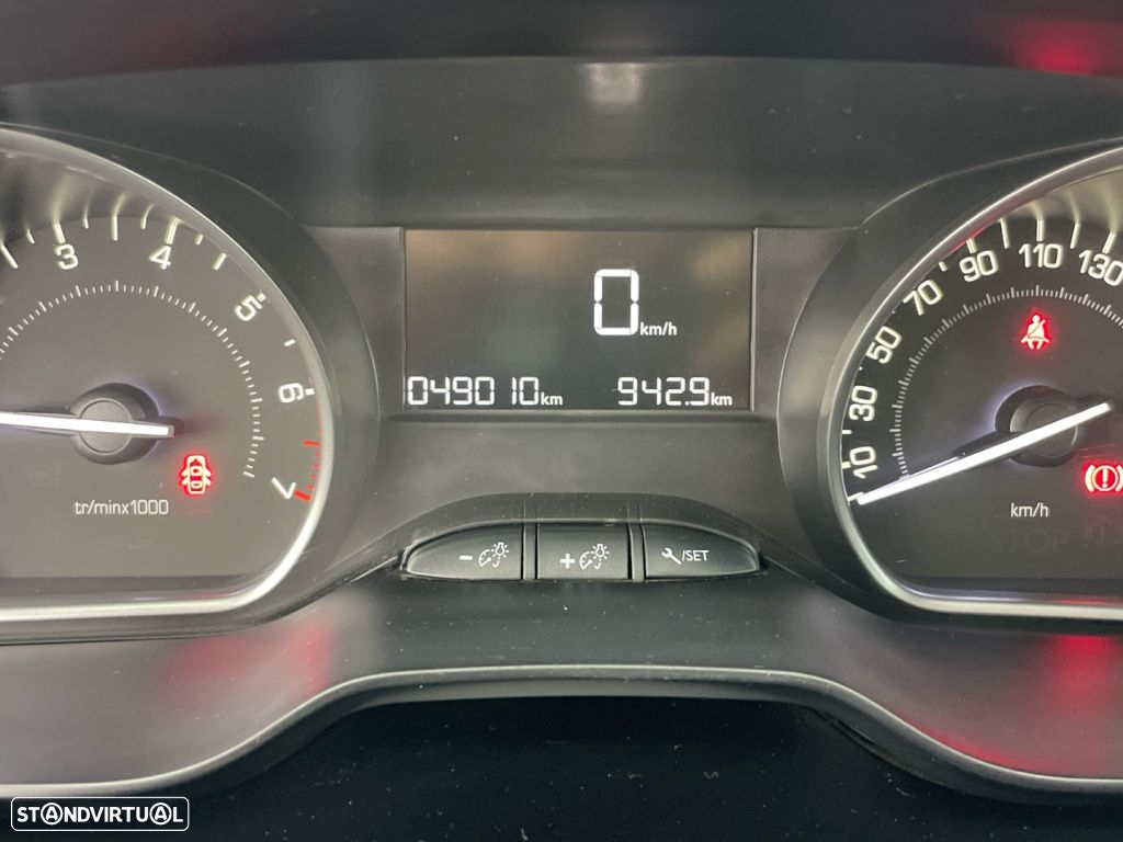 Peugeot 208 1.2 PureTech Signature - 9