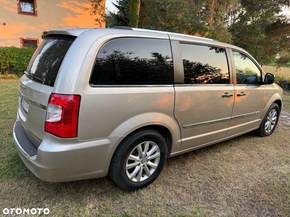 Chrysler Town & Country 3.6 Limited - 6
