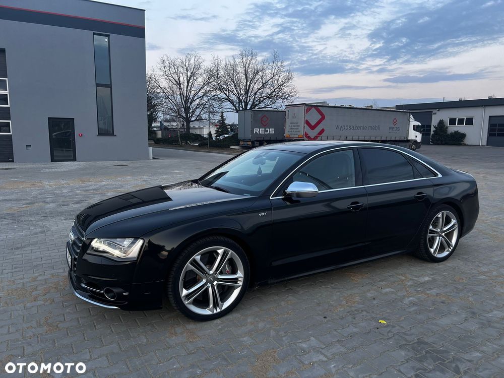 Audi S8 - 2