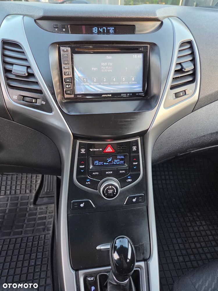 Hyundai Elantra 1.6 Comfort - 10