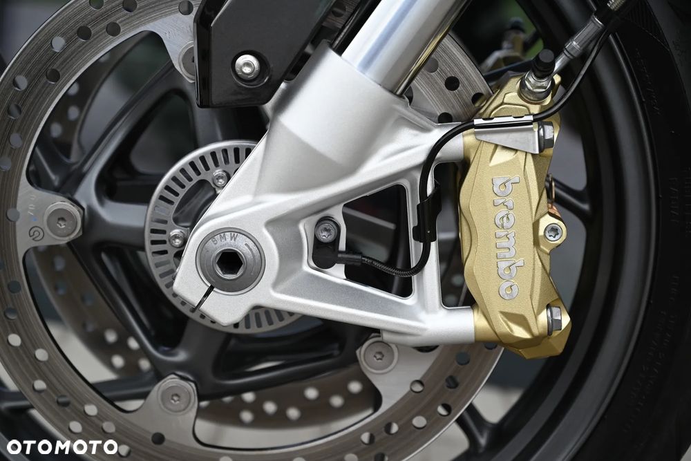 BMW R - 16