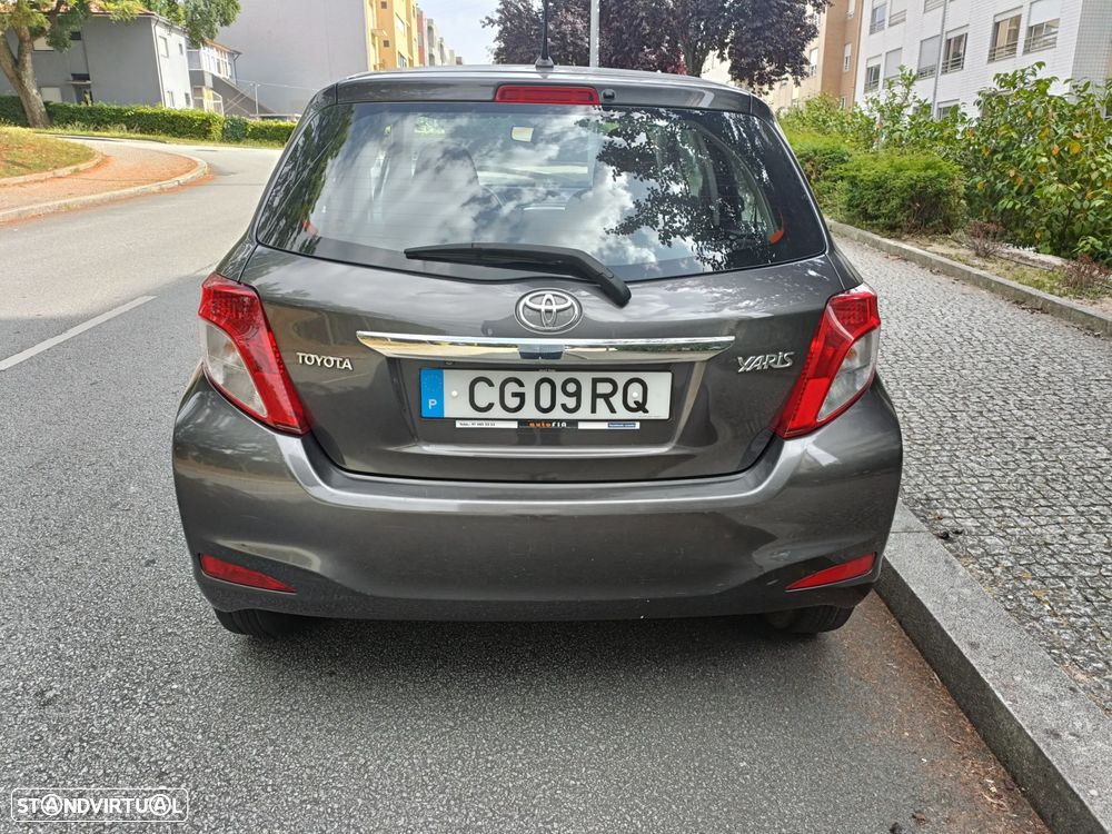 Toyota Yaris 1.4 D-4D High Pack+NAVI - 5