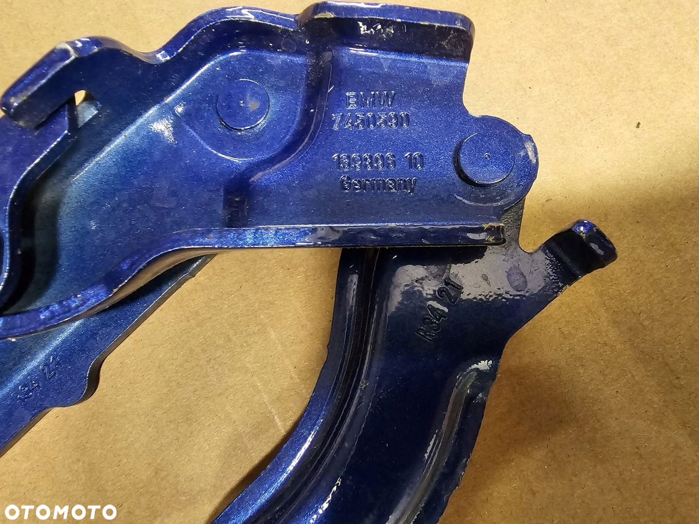 ZAWIAS MASKI NABÓJ PRAWY BMW G20 G21 G22 7450590 - 4