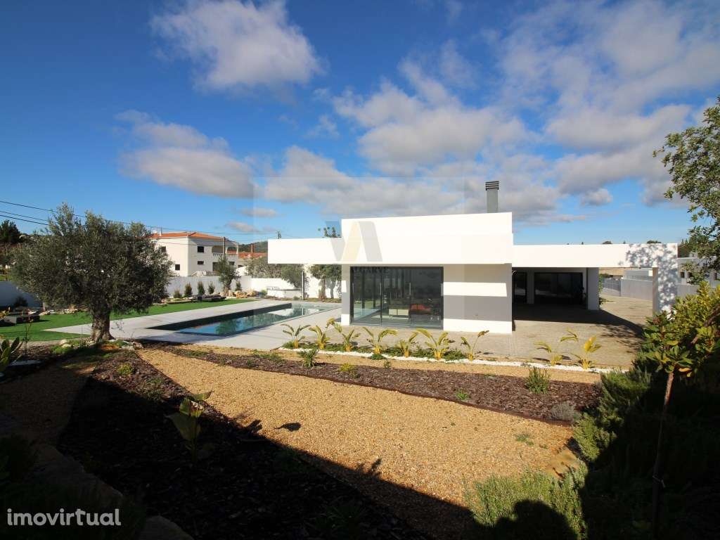 Exclusivo - Moradia de Estilo Contemporâneo com 4 quartos - Grande imagem: 3/30